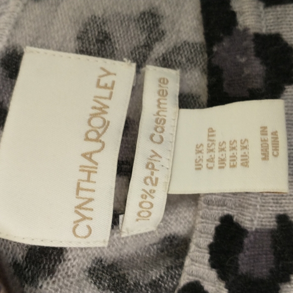 Cynthia Rowley grey black animal print cashmere sweater - Picture 3 of 6